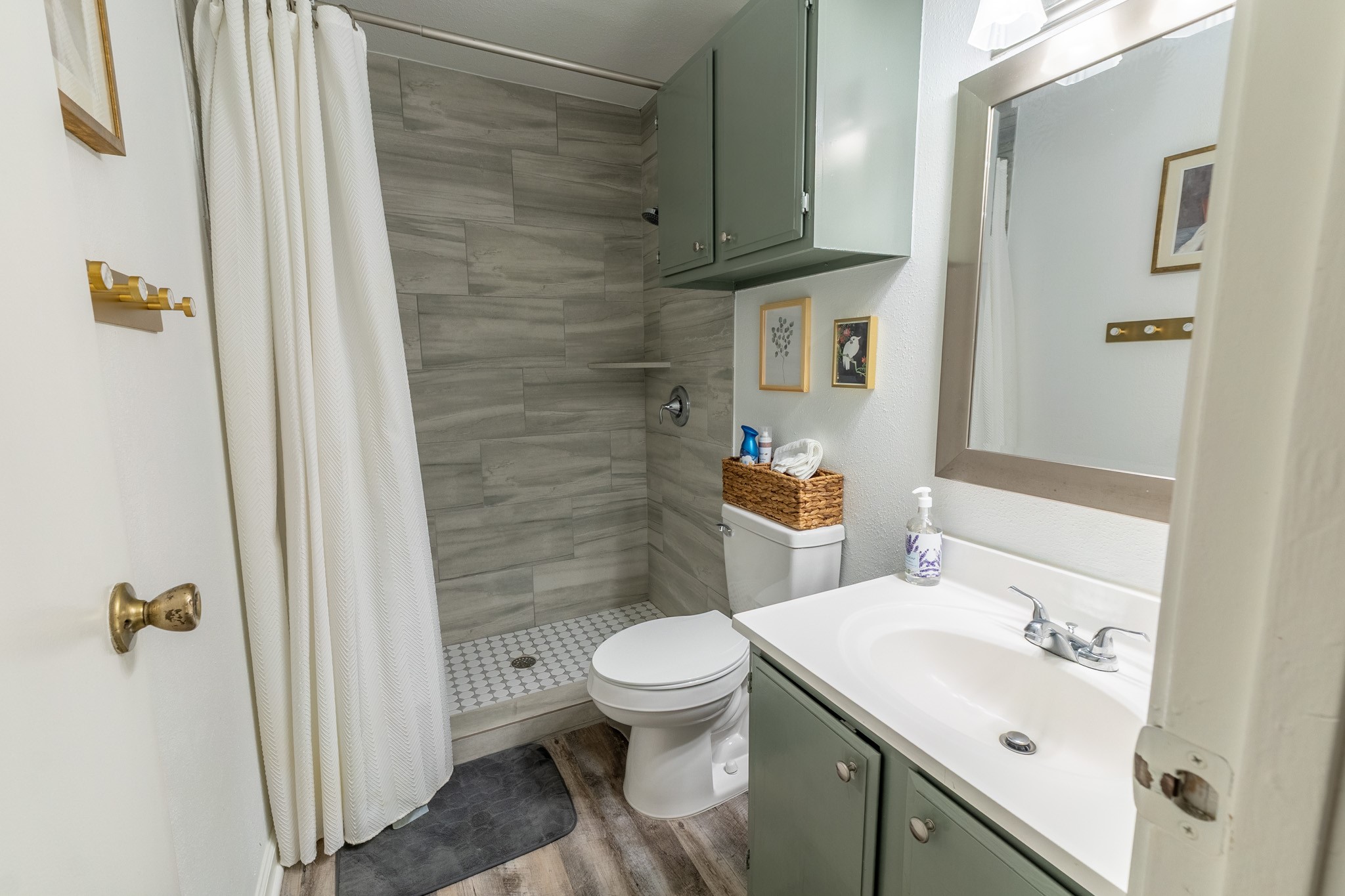 13151 Walden Road, Unit 132 Montgomery, TX 77356 - Photo 19 of 28 Hall bathroom for 2nd bedroom and guest