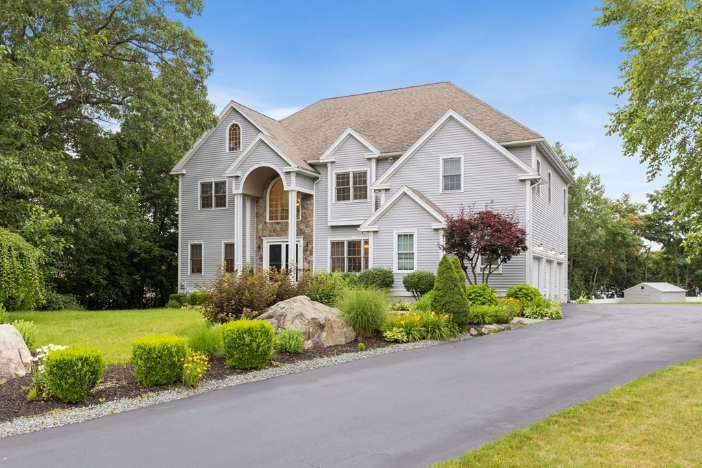 10 Stagecoach Road Lynnfield, MA 01940 - Photo 1 of 38 Gallery Image 1