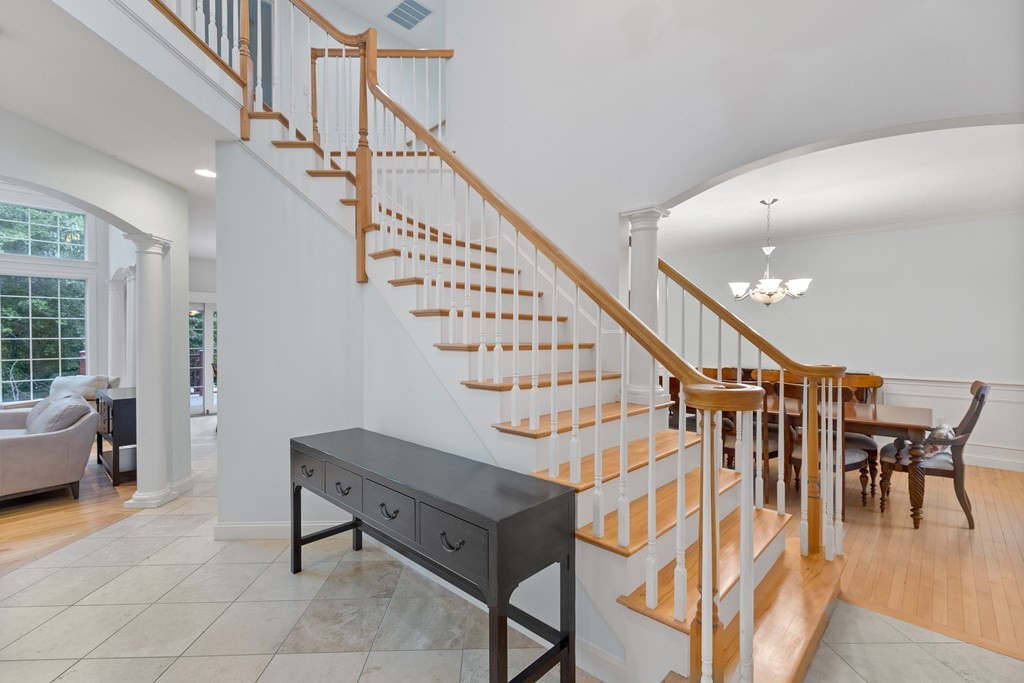 10 Stagecoach Road Lynnfield, MA 01940 - Photo 5 of 38 Gallery Image 5
