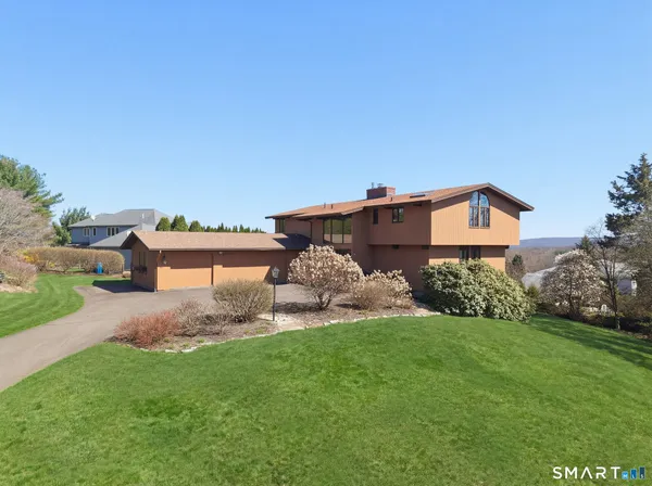 $849,900 | 279 Mooreland Road, Berlin, CT 06037