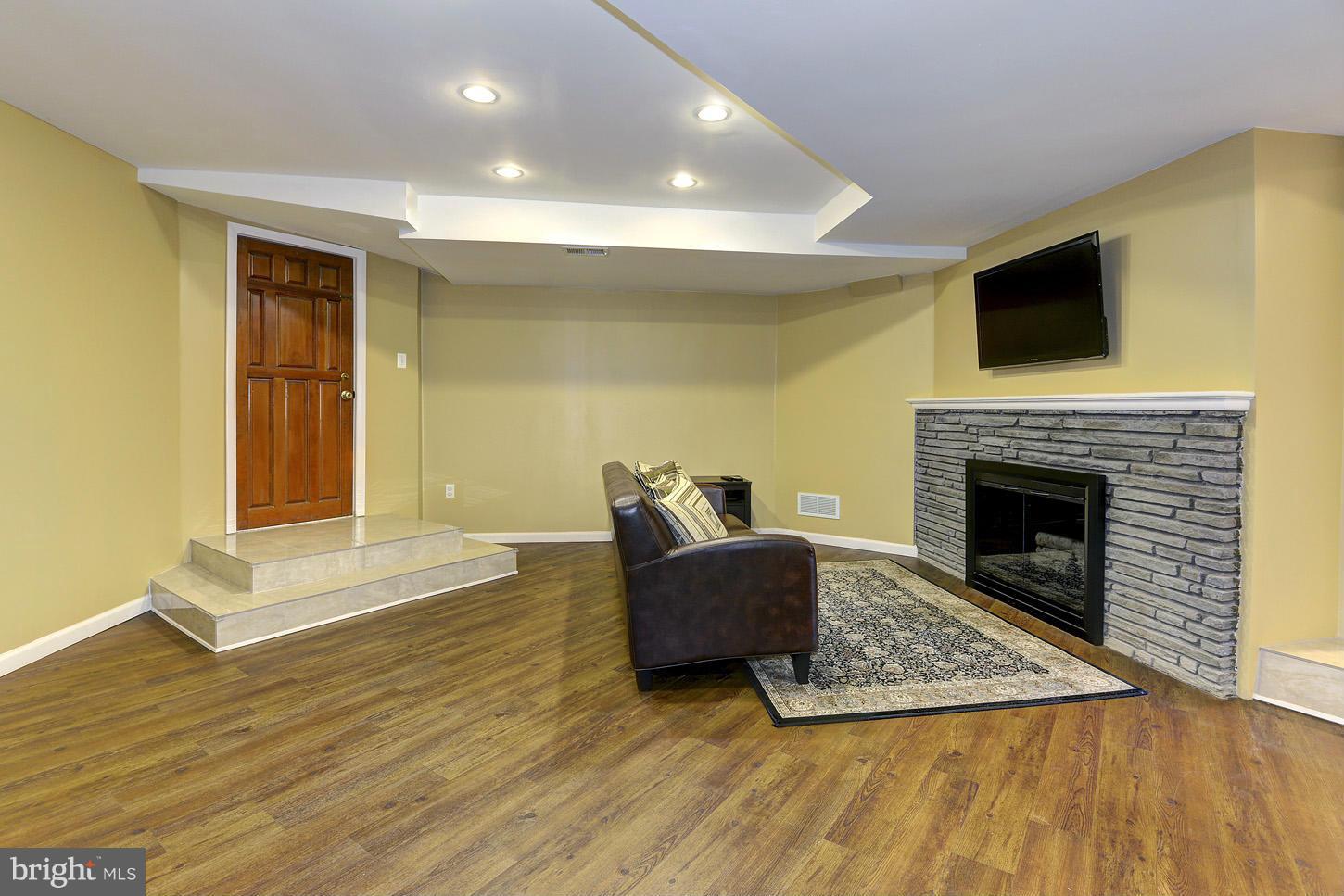 9526 Riley Road Silver Spring, MD 20910 - Photo 17 of 30 Family Room