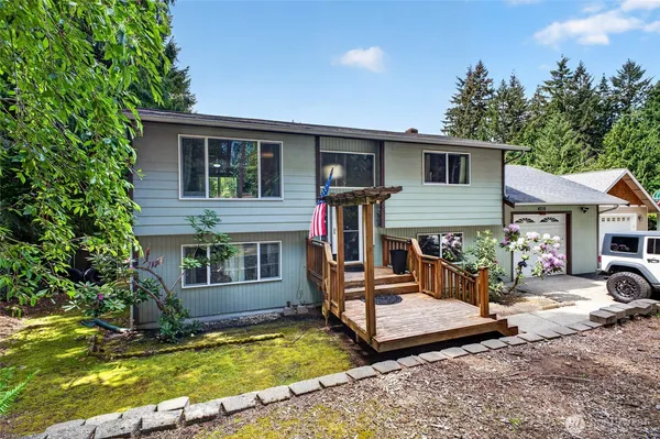 $644,950 | 4216 West Tapps Drive East, Lake Tapps, WA 98391