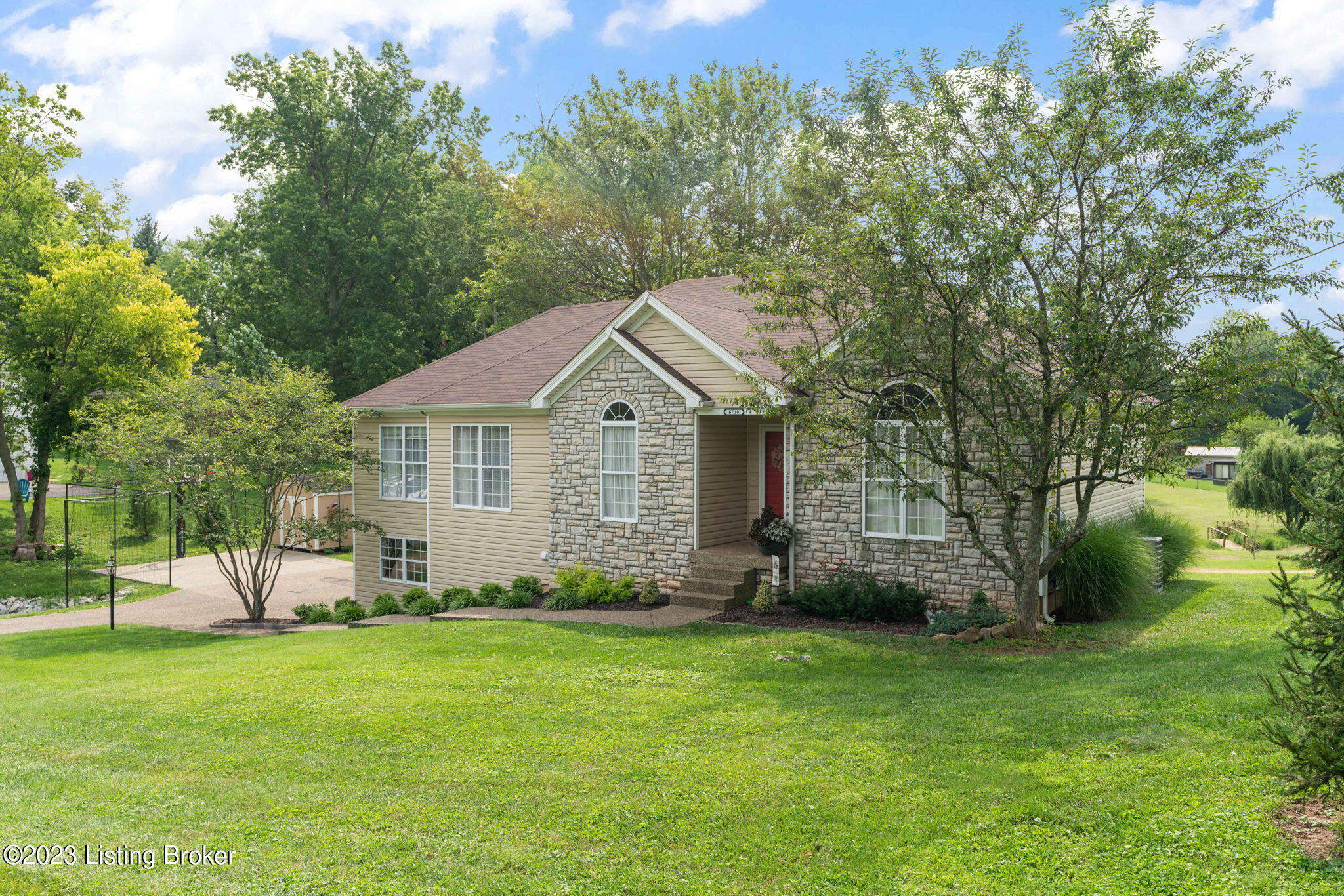 6710 Robin Road Crestwood, KY 40014 - Photo 3 of 54 2-web-or-mls-6710 Robin Rd-2