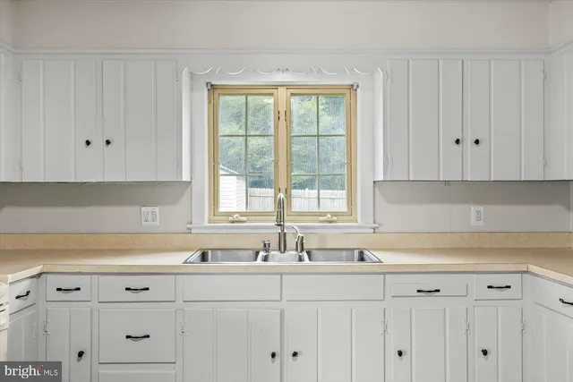 $460,000 | 300 Phillips Street, Fredericksburg, VA 22405