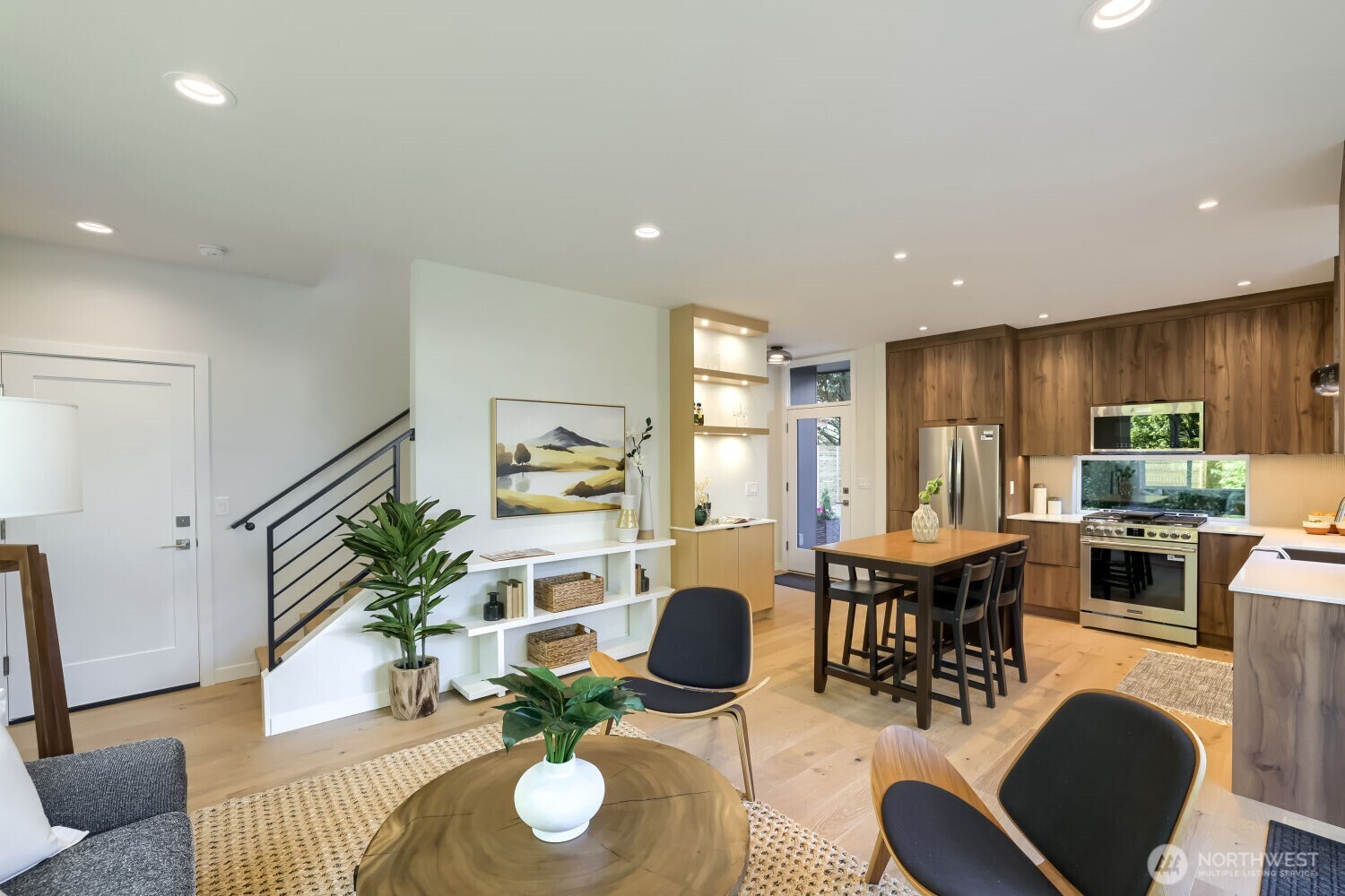809 Northeast 90th Street Seattle, WA 98115 - Photo 4 of 20