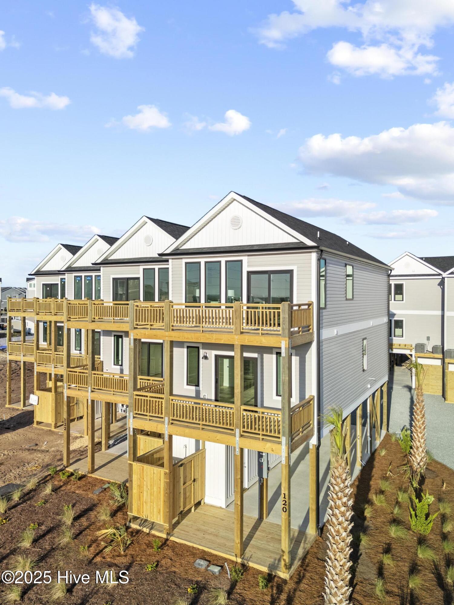 120 Shell Road Surf City, NC 28445 - Photo 4 of 82 IMG_4950