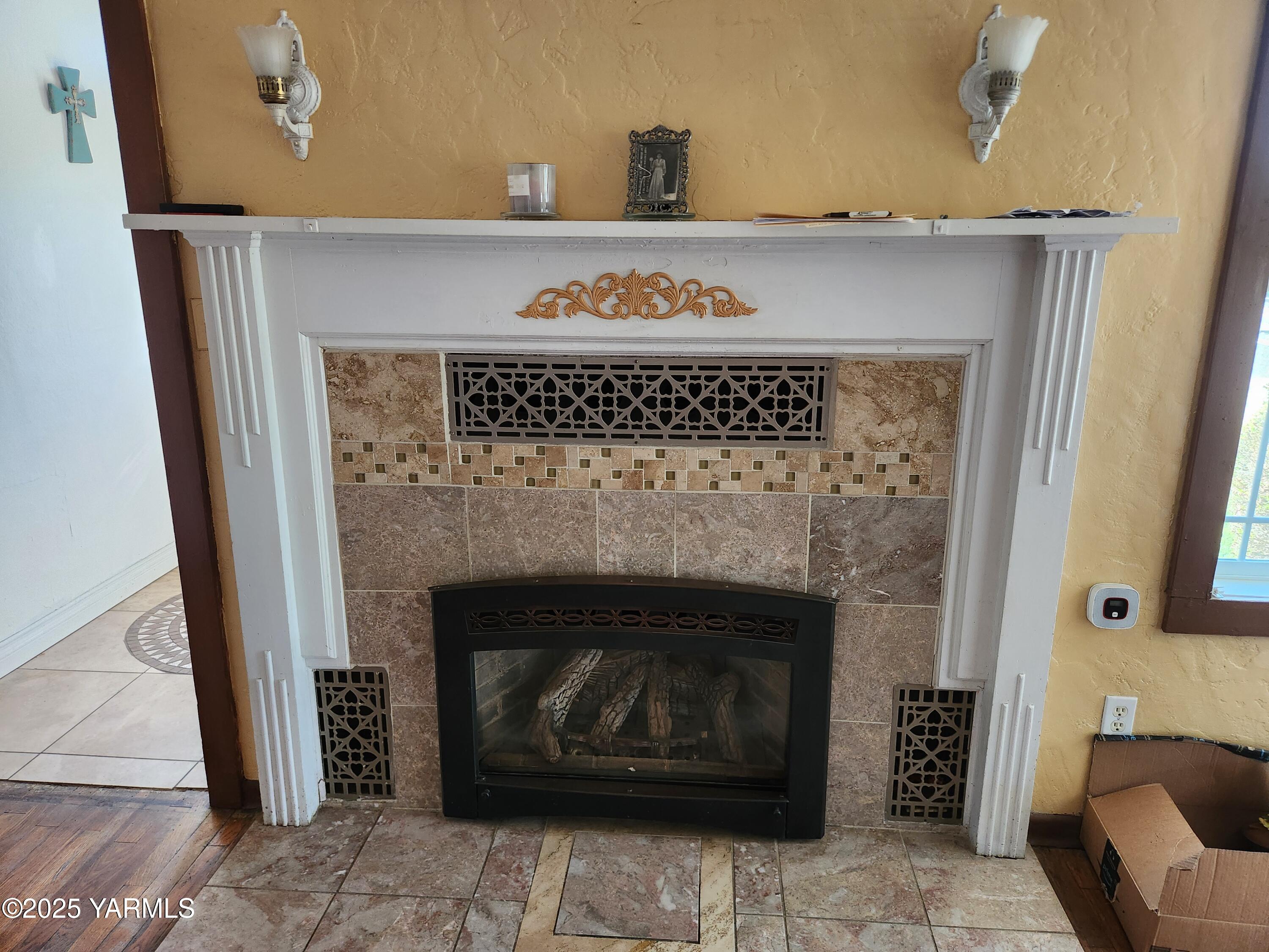 10 South Date Street Toppenish, WA 98948 - Photo 11 of 37 a close view of a fireplace