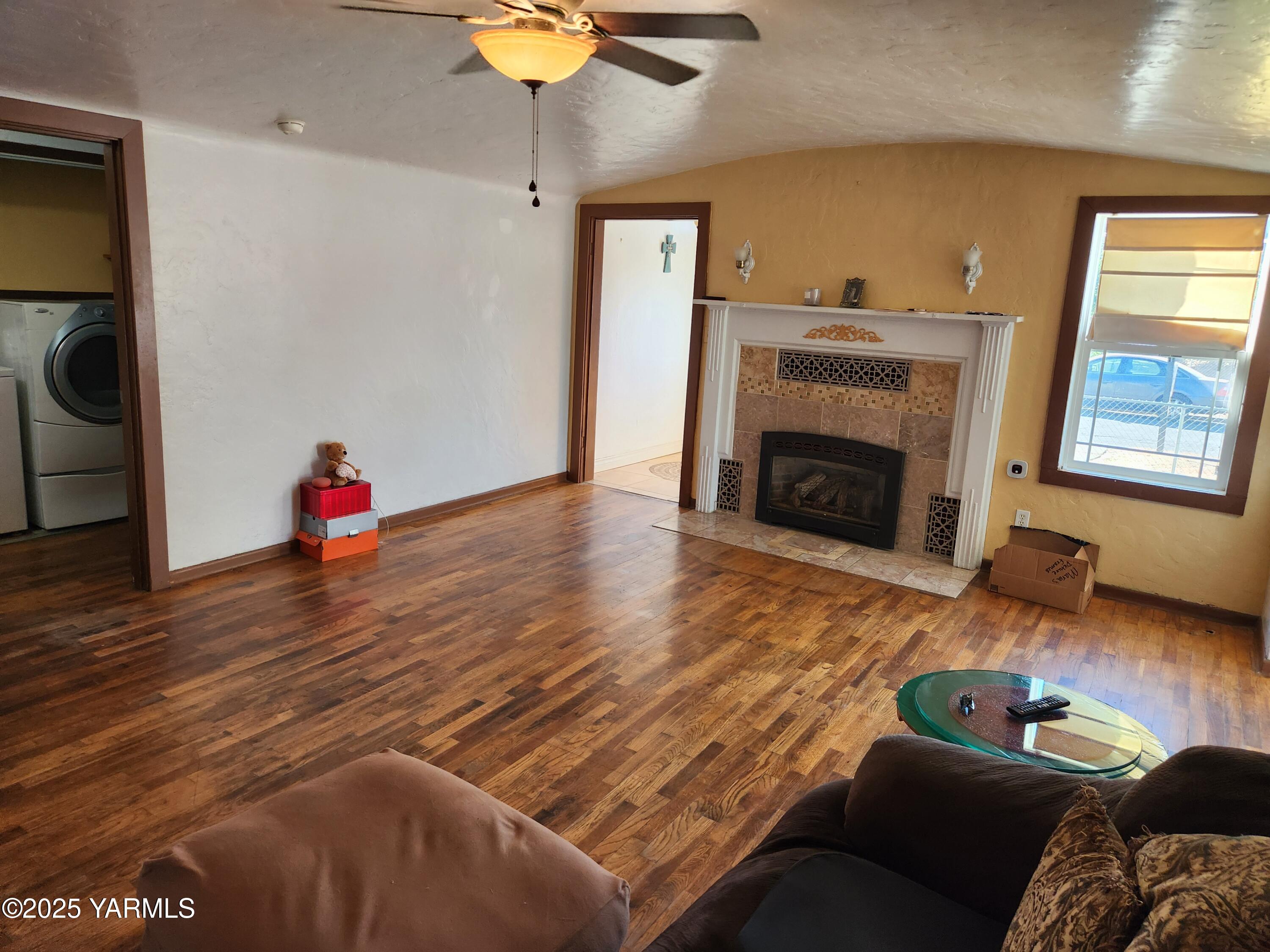 10 South Date Street Toppenish, WA 98948 - Photo 12 of 37 a living room with furniture and a fireplace