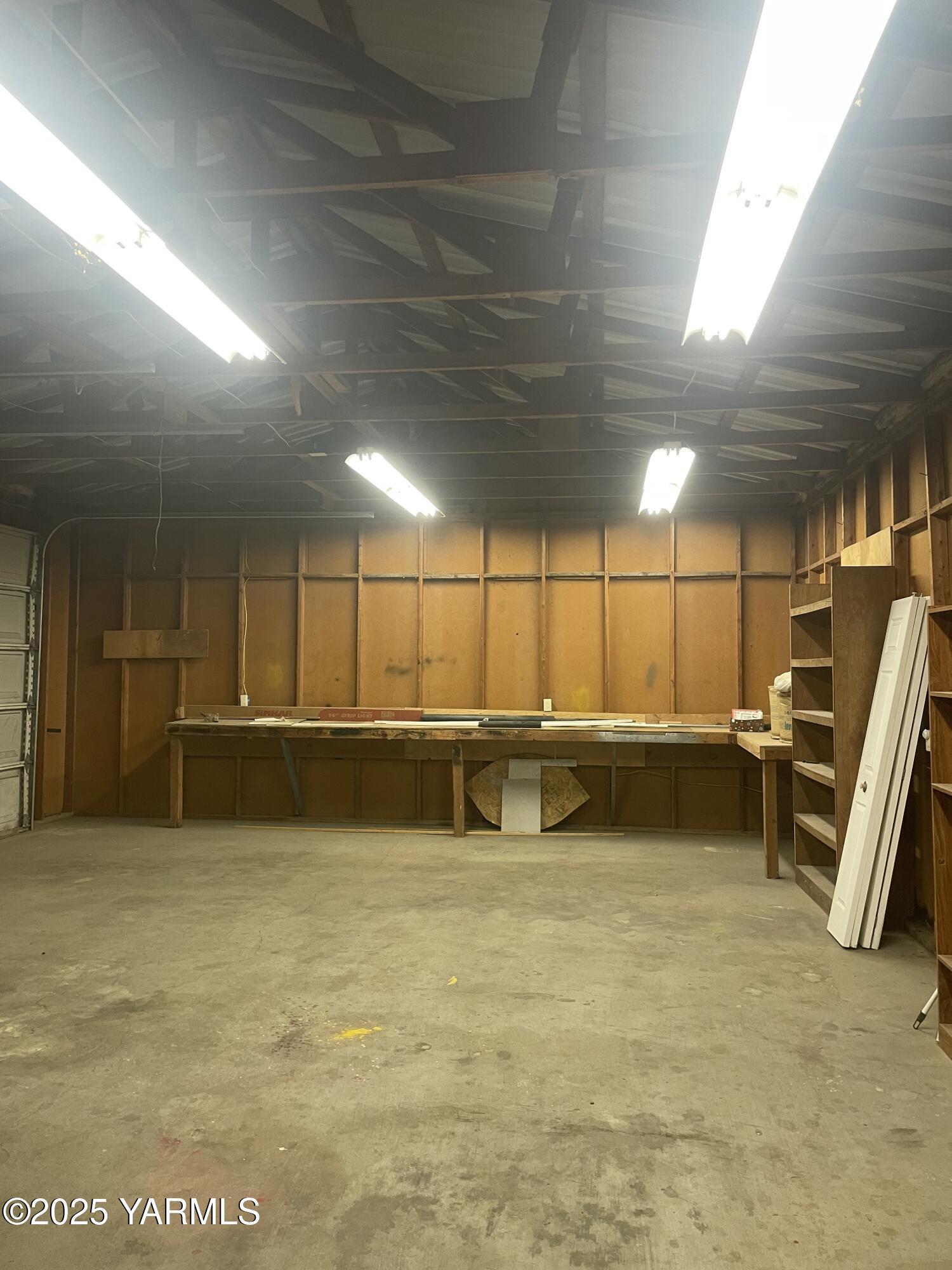 10 South Date Street Toppenish, WA 98948 - Photo 24 of 37 a view of a swimming pool with an outdoor seating