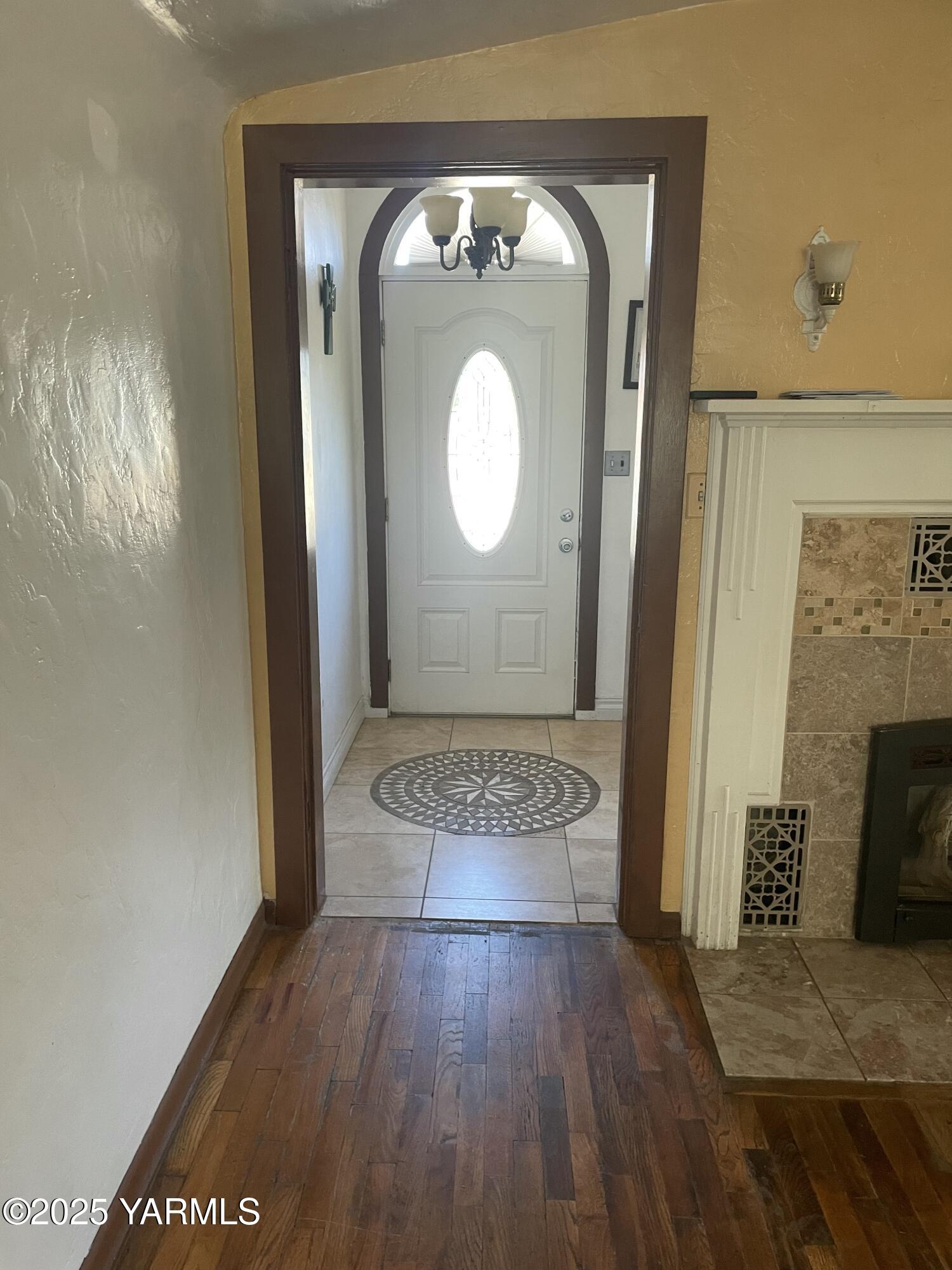 10 South Date Street Toppenish, WA 98948 - Photo 8 of 37 a view of a livingroom with wooden floor