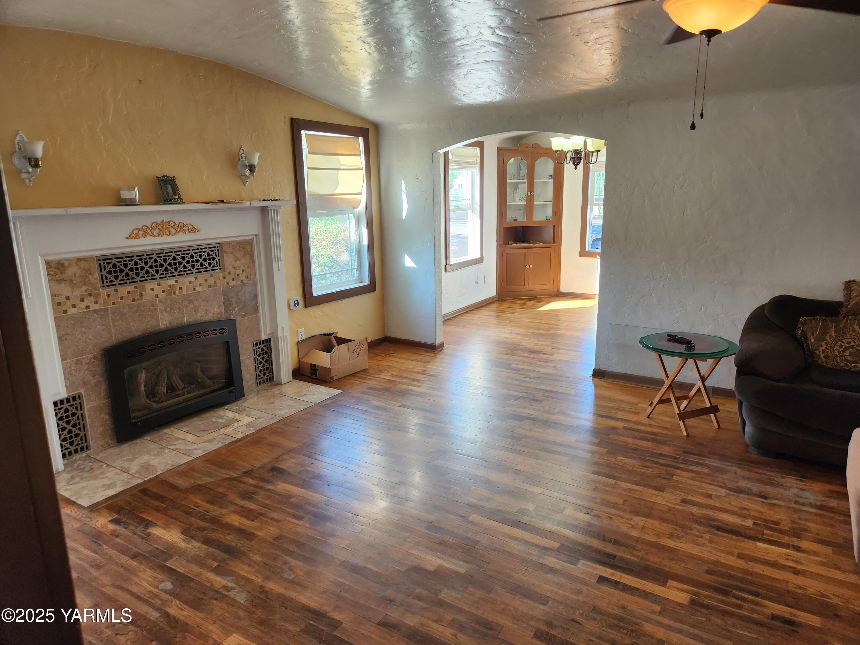 10 South Date Street Toppenish, WA 98948 - Photo 10 of 37 a living room with furniture and a fireplace
