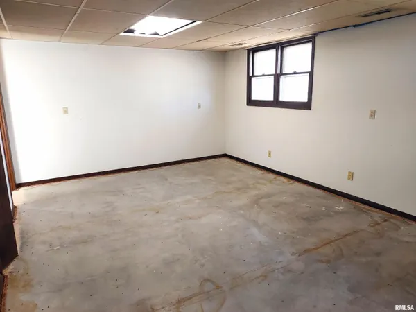 $129,900 | 1112 Stacy Lane, Macomb, IL 61455