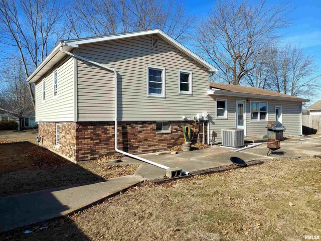 $129,900 | 1112 Stacy Lane, Macomb, IL 61455