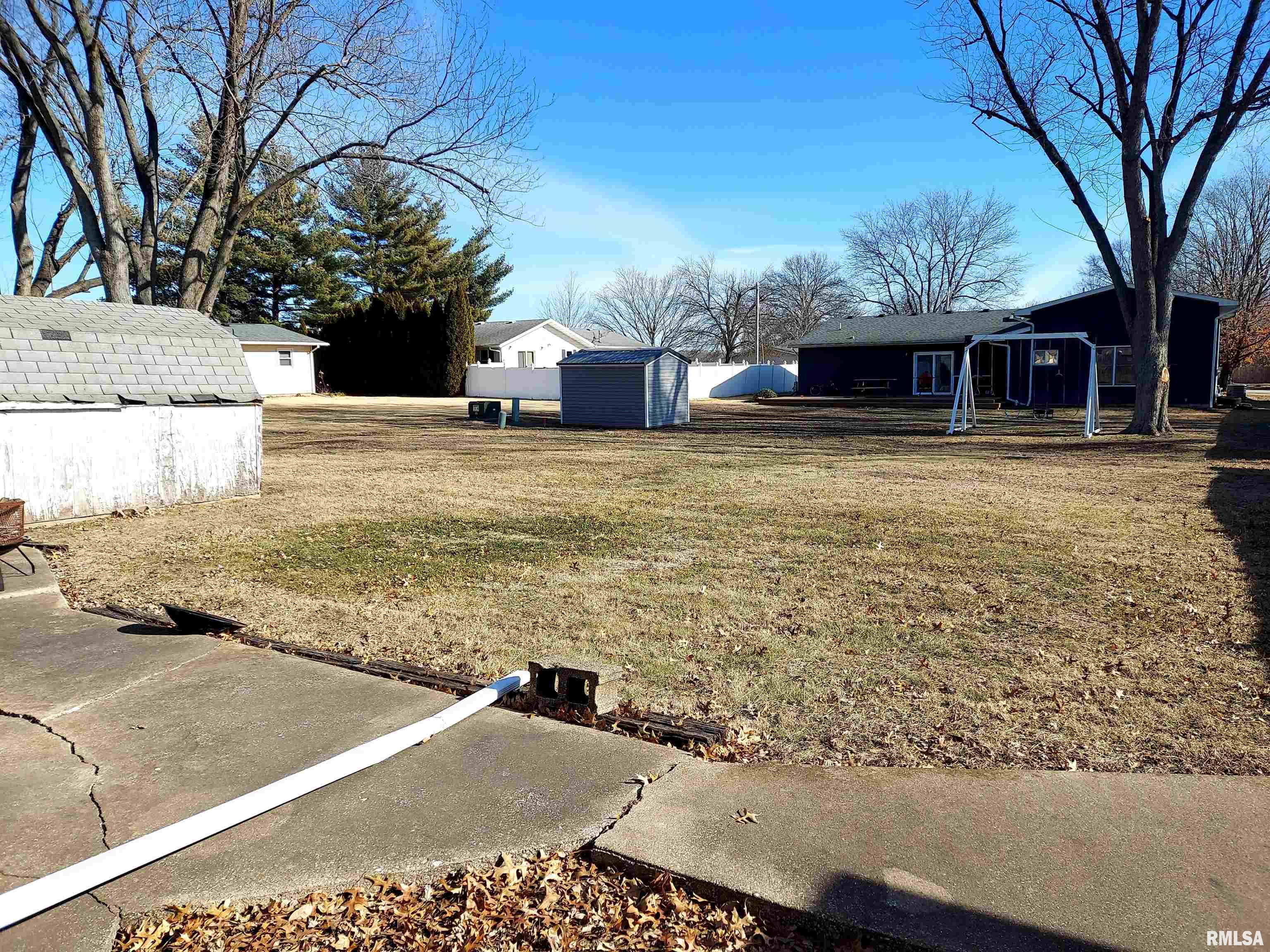 1112 Stacy Lane Macomb, IL 61455 - Photo 3 of 25