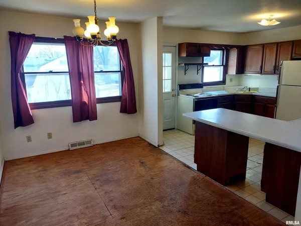 $129,900 | 1112 Stacy Lane, Macomb, IL 61455