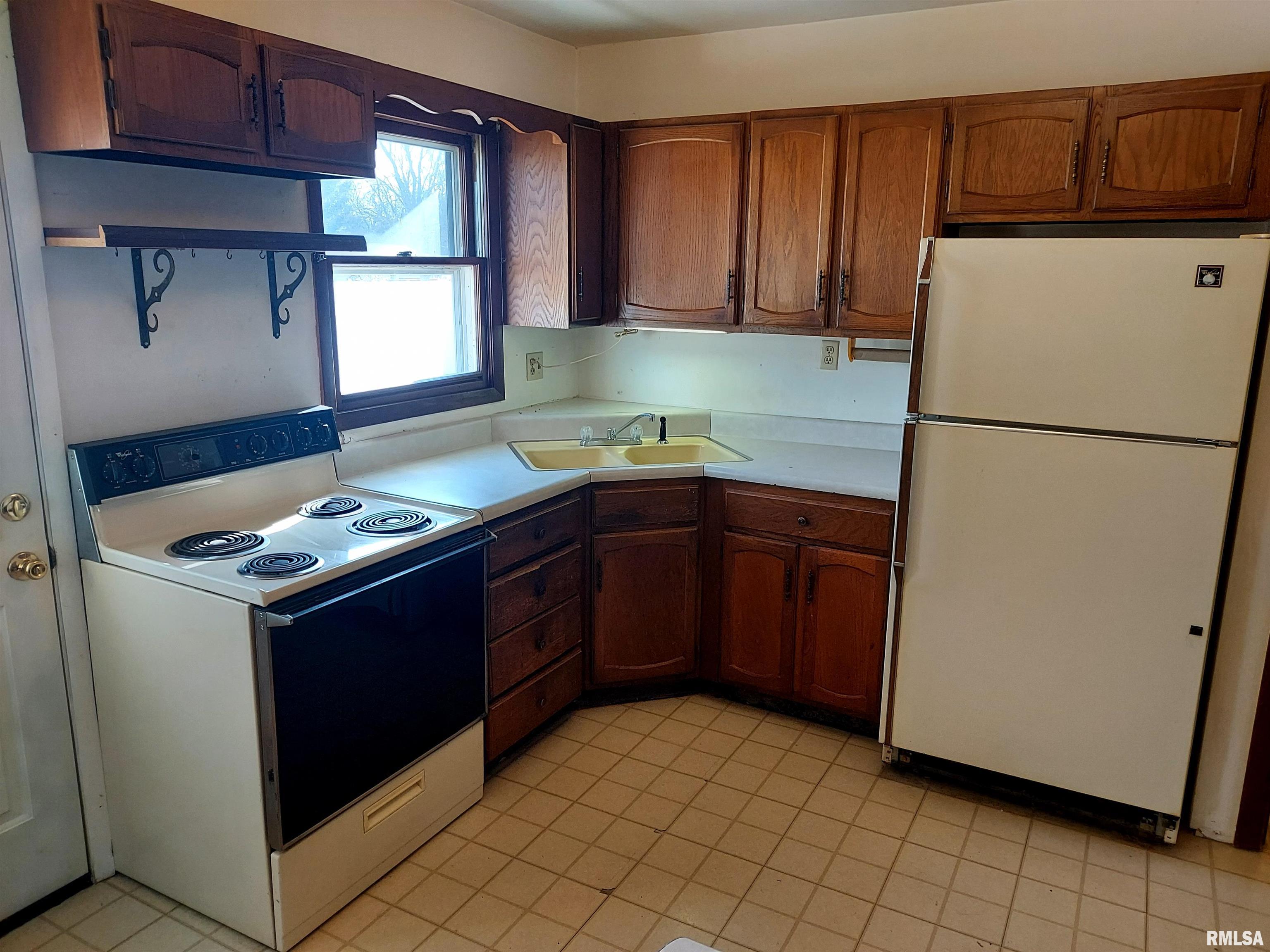 1112 Stacy Lane Macomb, IL 61455 - Photo 10 of 25