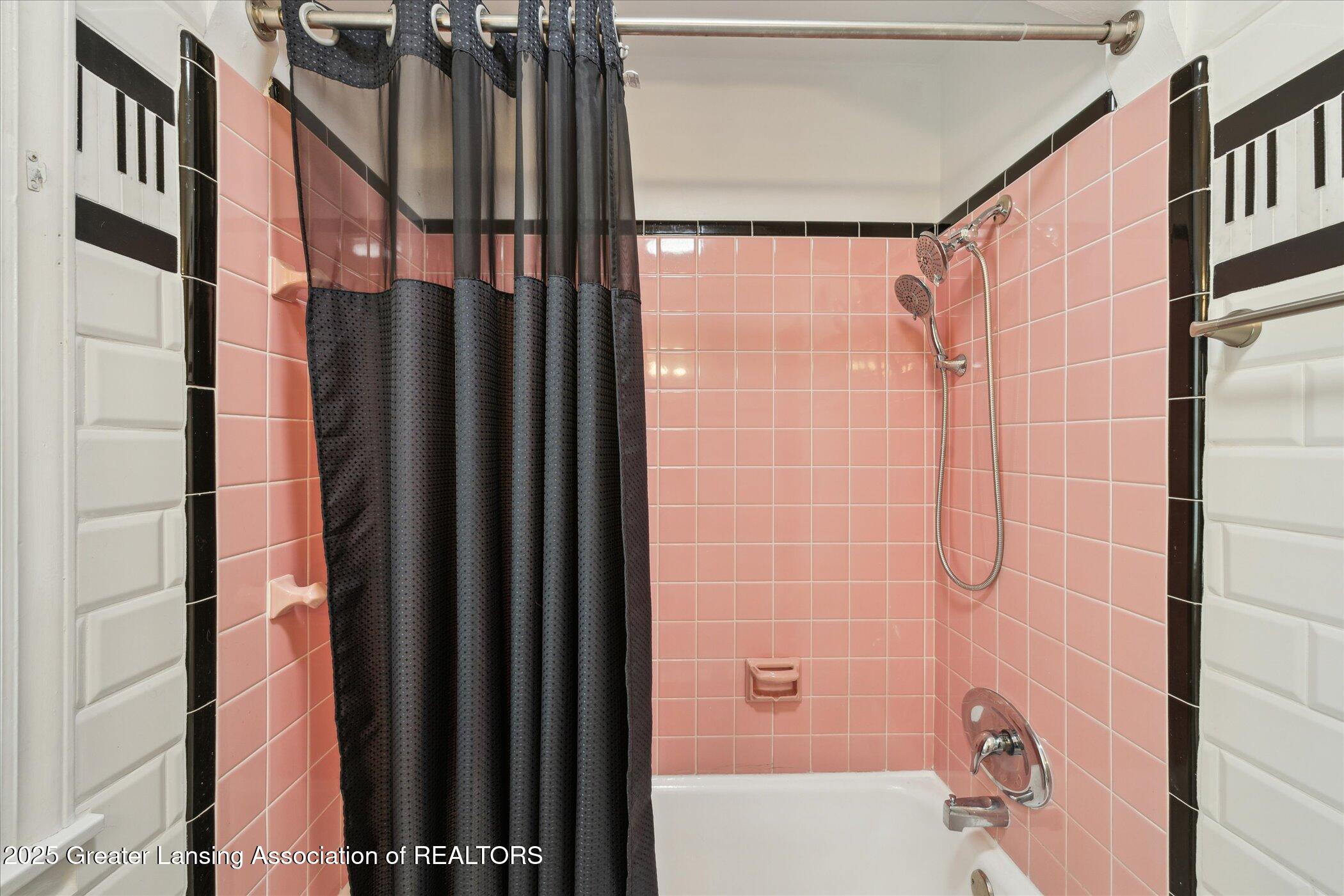 428 East Miller Road Lansing, MI 48911 - Photo 23 of 41 23-428-E-Miller-Rd-Lansing-MI-48911-Wind