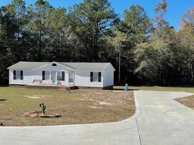6640 Muscat Road Hope Mills, NC 28348 - Photo 13 of 22 a view of a house with pool and a yard