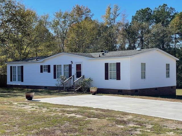 6640 Muscat Road Hope Mills, NC 28348 - Photo 14 of 22 a house view with a garden space