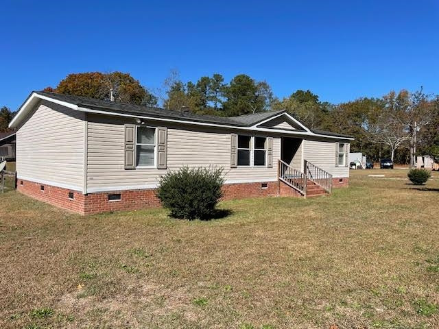 6640 Muscat Road Hope Mills, NC 28348 - Photo 2 of 22 a front view of a house with garden