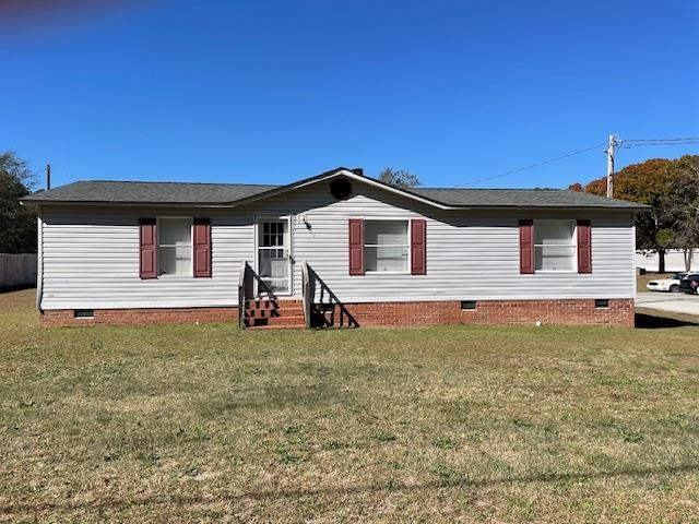 6640 Muscat Road Hope Mills, NC 28348 - Photo 3 of 22 a view of a house with a yard