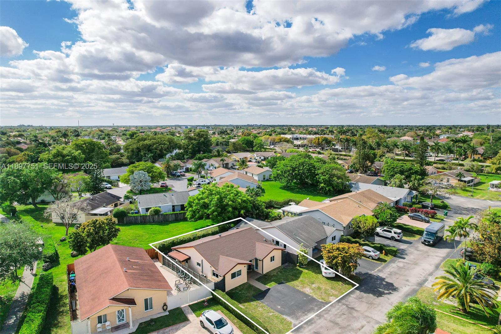 4216 Southwest 138th Court Miami, FL 33175 - Photo 8 of 54