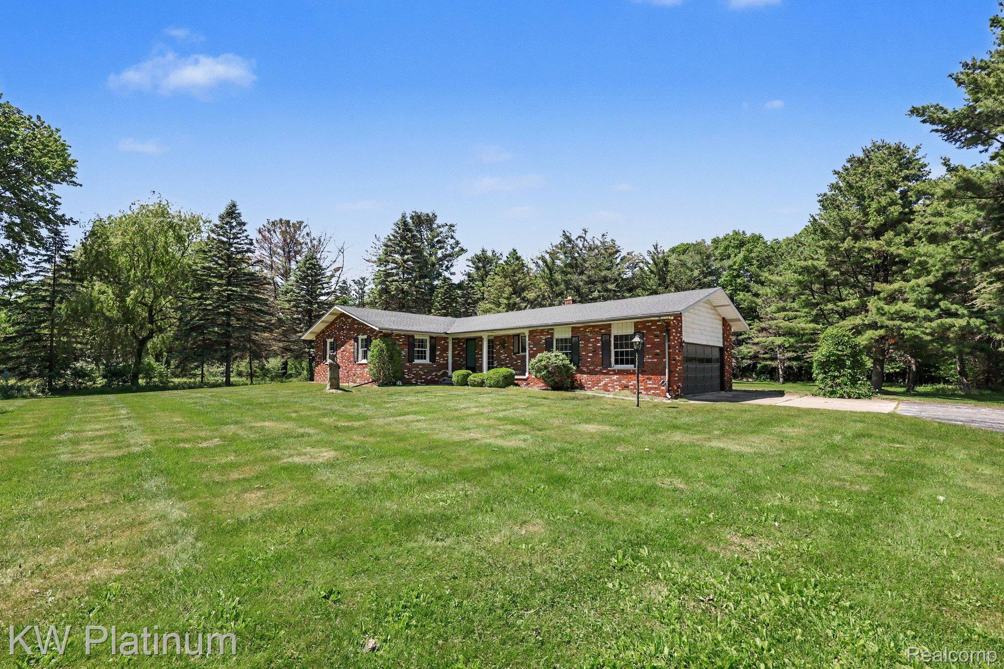 9474 Bartel Road Columbus, MI 48063 - Photo 5 of 31 005_file_8680.jpg