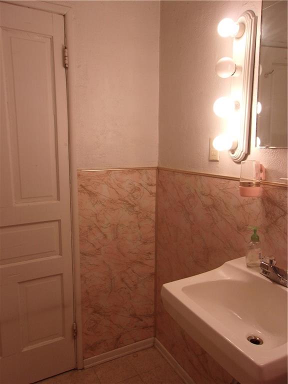 3 Maple Street Trafford, PA 15085 - Photo 13 of 24 Full bath.