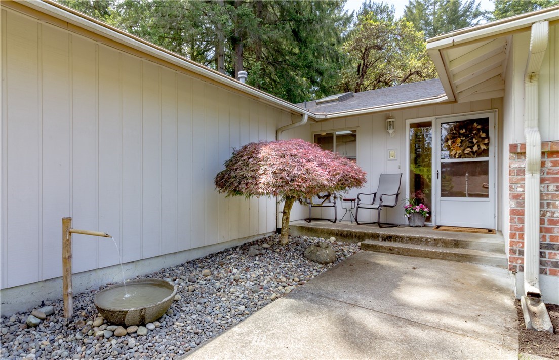 9012 Ridgeview Circle West University Place, WA 98466 - Photo 2 of 25 Gallery Image 2