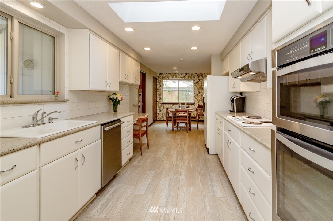 9012 Ridgeview Circle West University Place, WA 98466 - Photo 5 of 25 Gallery Image 5