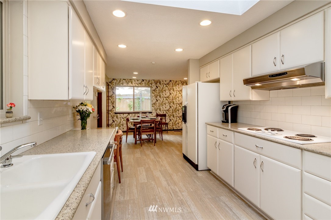 9012 Ridgeview Circle West University Place, WA 98466 - Photo 7 of 25 Gallery Image 7