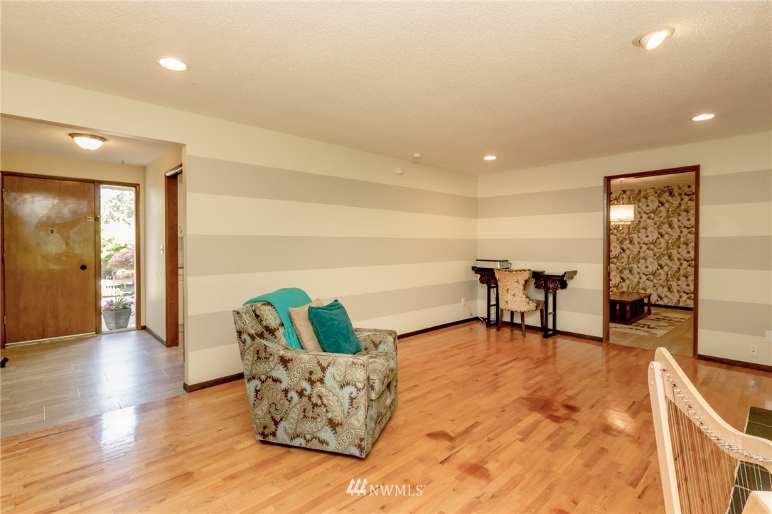 9012 Ridgeview Circle West University Place, WA 98466 - Photo 9 of 25 Gallery Image 9