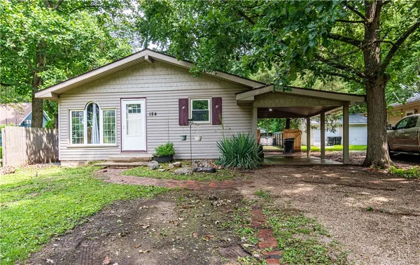 $115,000 | 124 East Montgomery Street, Niantic, IL 62551