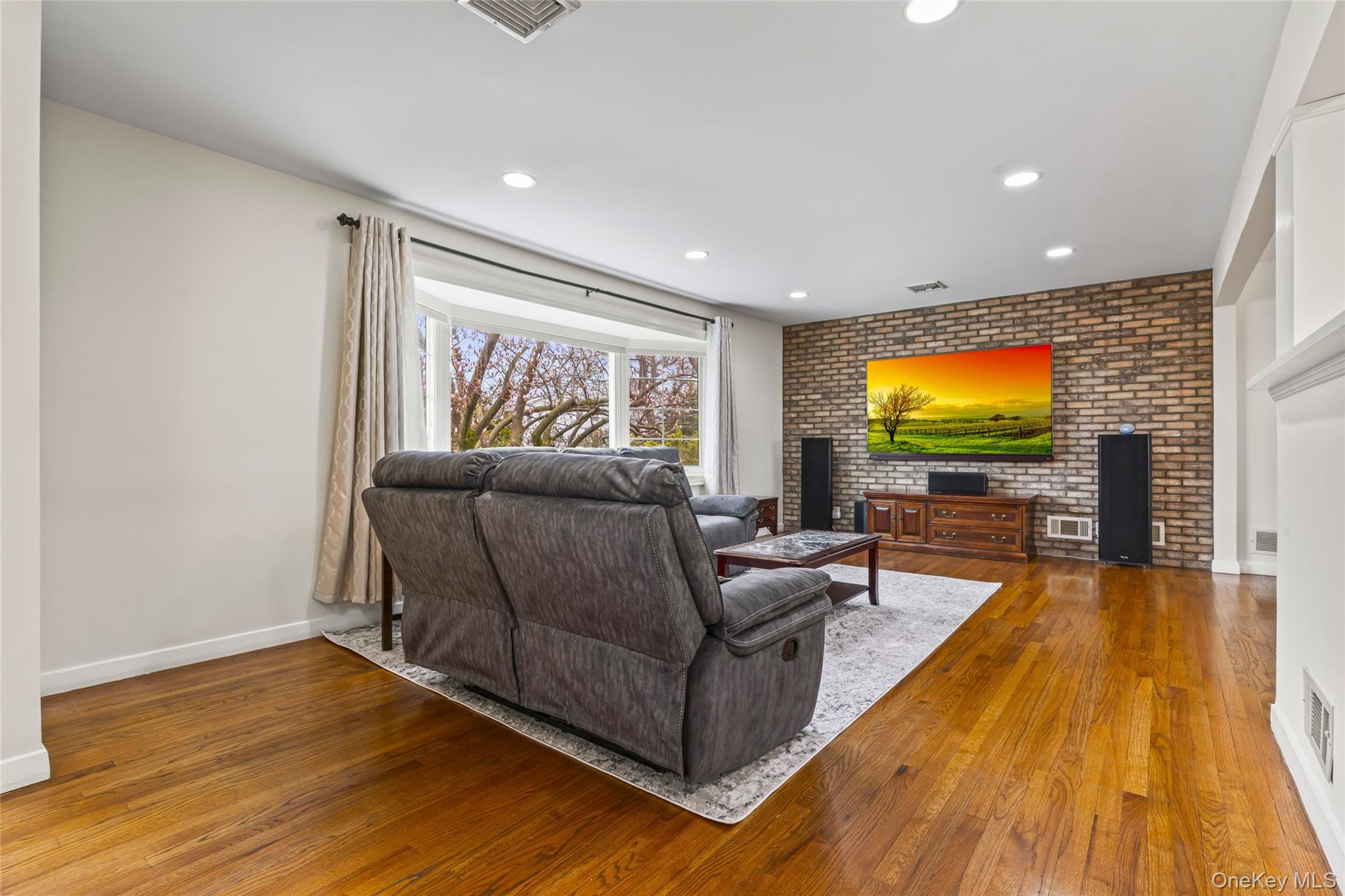 148 Lefferts Road Yonkers, NY 10705 - Photo 8 of 31