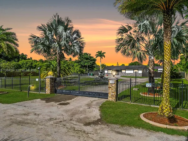 $1,000,000 | 15305 Southwest 209th Avenue, Miami, FL 33187