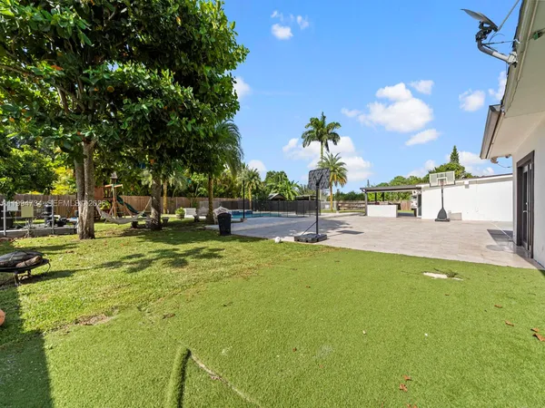 $1,000,000 | 15305 Southwest 209th Avenue, Miami, FL 33187