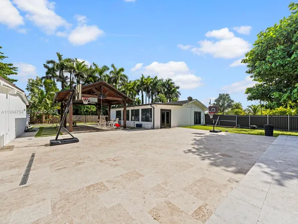 $1,000,000 | 15305 Southwest 209th Avenue, Miami, FL 33187