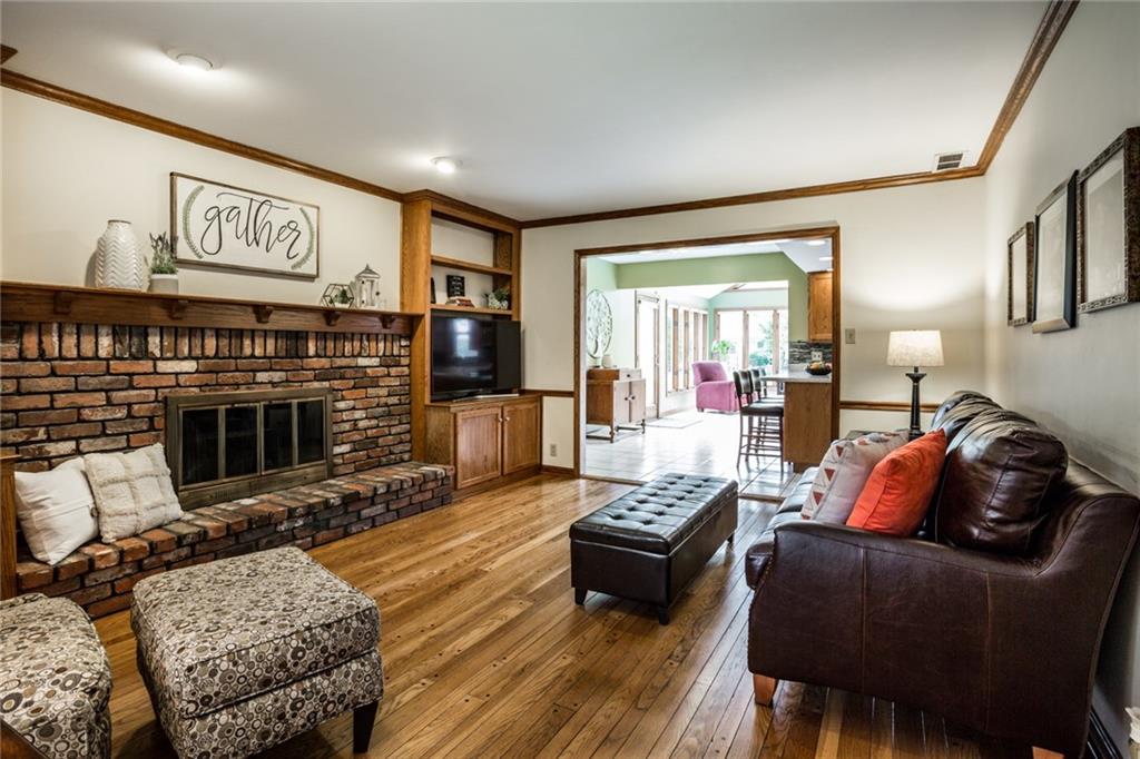 2010 Brewster Road Indianapolis, IN 46260 - Photo 8 of 47 Gallery Image 8