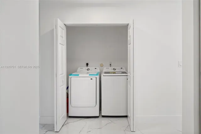 a view of a yard with a house