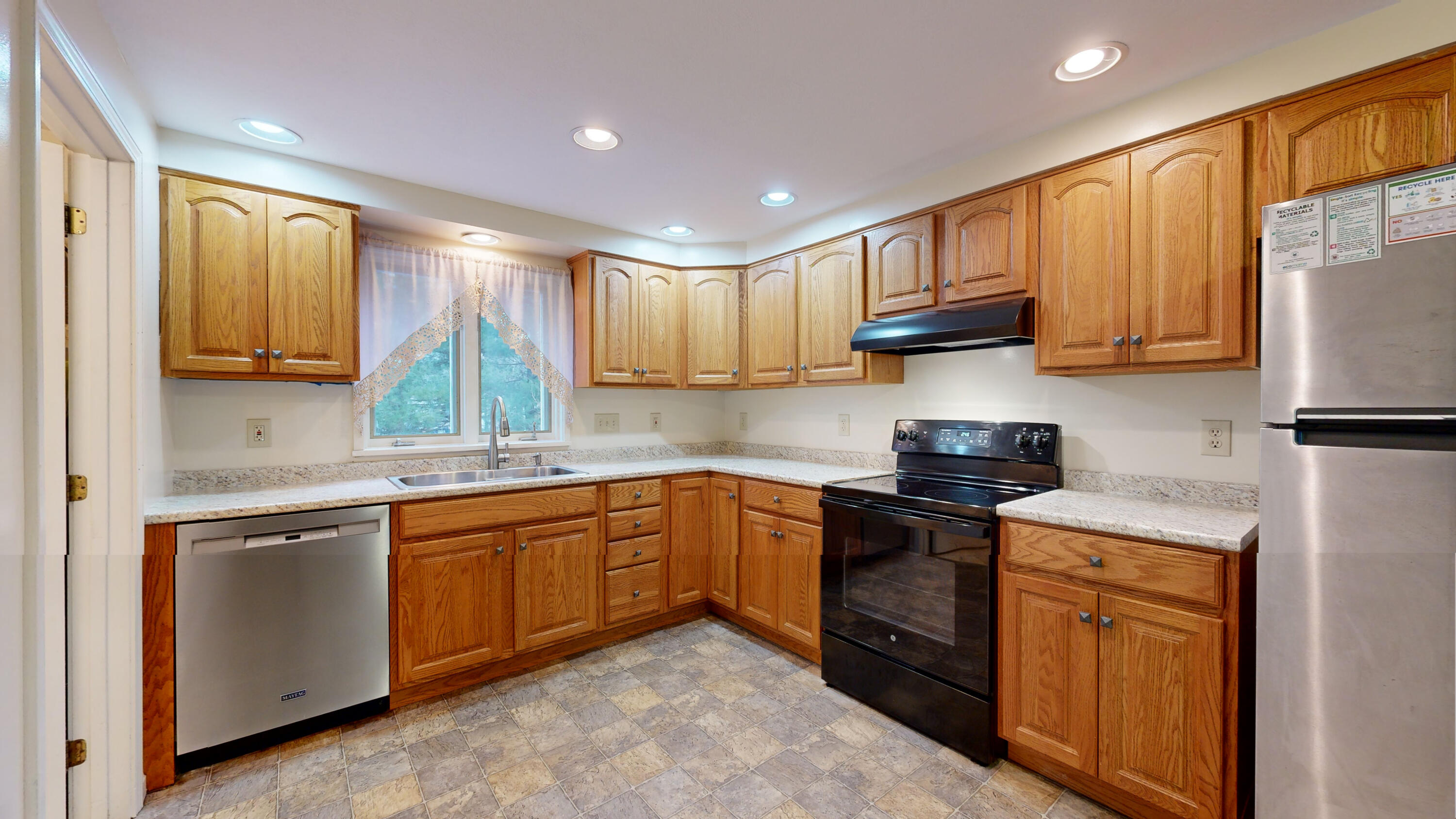 10 Garfield Street, Unit 2 Saco, ME 04072 - Photo 9 of 39 10-Garfield-St-B-Saco-ME-04072-12142023_