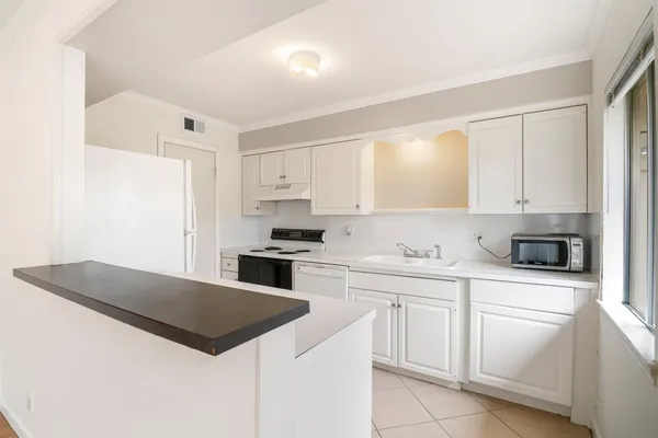$1,975 | 6332 Chevy Chase Drive, Unit 16, Houston, TX 77057