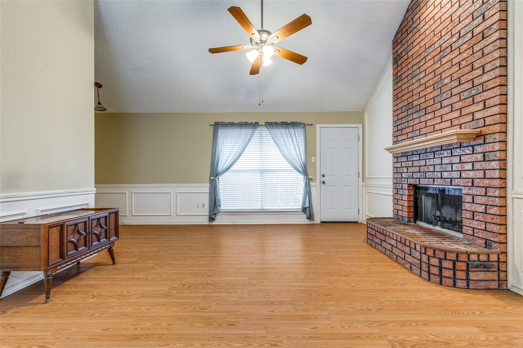 1527 Ranchview Lane Carrollton, TX 75007 - Photo 4 of 25