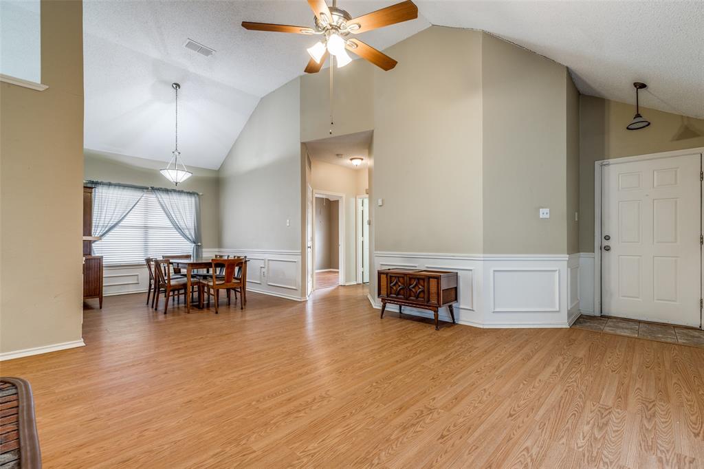 1527 Ranchview Lane Carrollton, TX 75007 - Photo 5 of 25