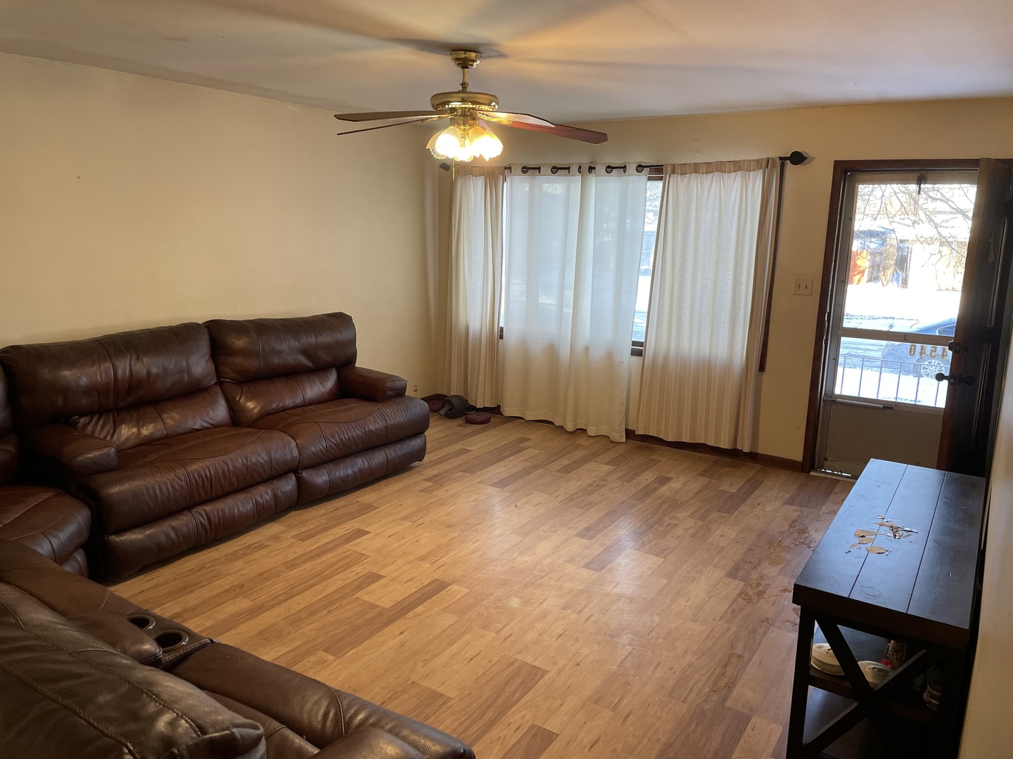 14540 Kolin Avenue Midlothian, IL 60445 - Photo 5 of 24 a living room with furniture and a chandelier