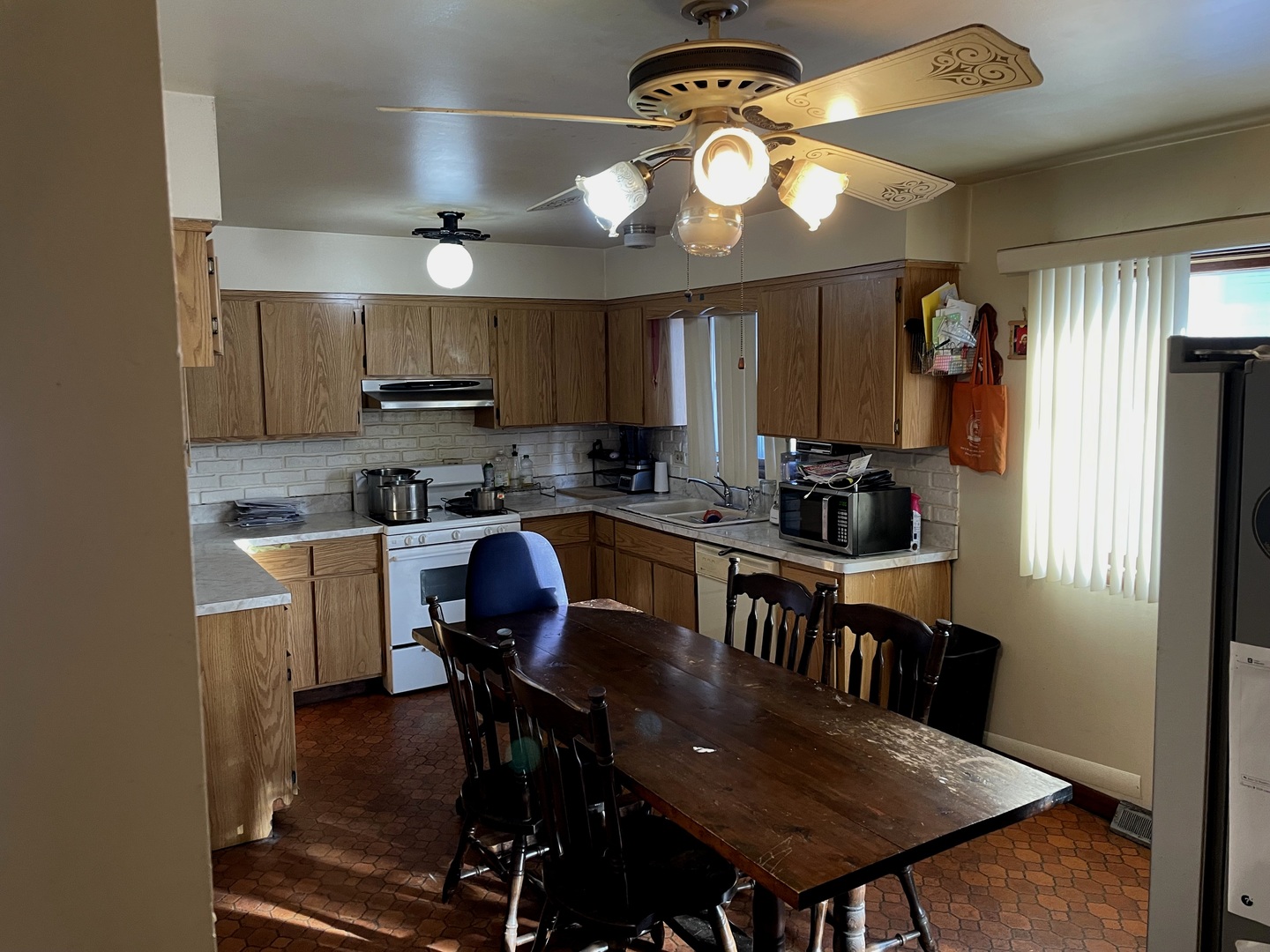 14540 Kolin Avenue Midlothian, IL 60445 - Photo 6 of 24 a kitchen with a dining table and chairs
