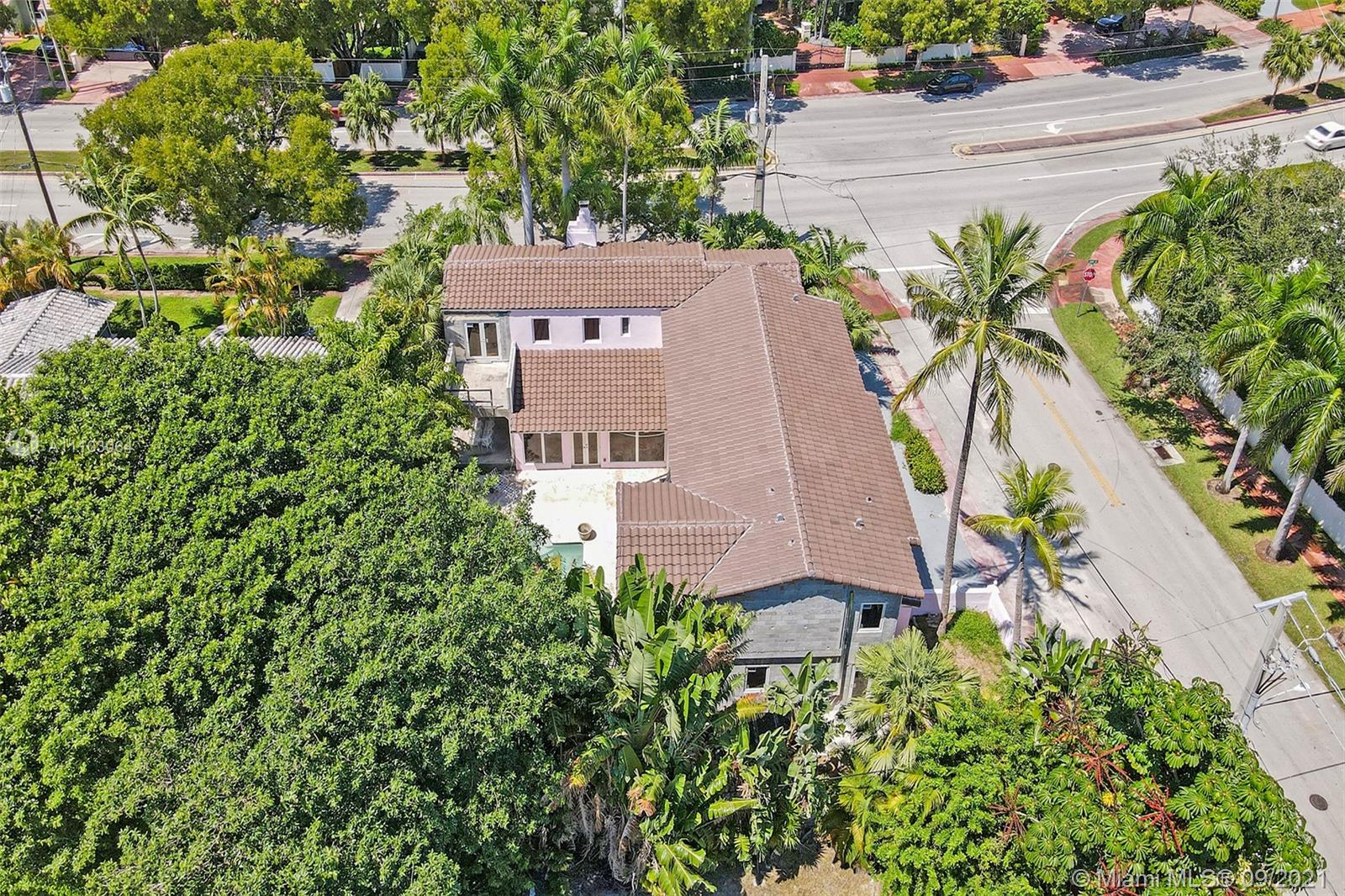 4431 Alton Road Miami Beach, FL 33140 - Photo 58 of 58 an aerial view of a house with a yard