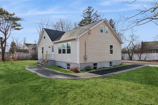 $699,990 | 232 Berkshire Drive, Farmingville, NY 11738