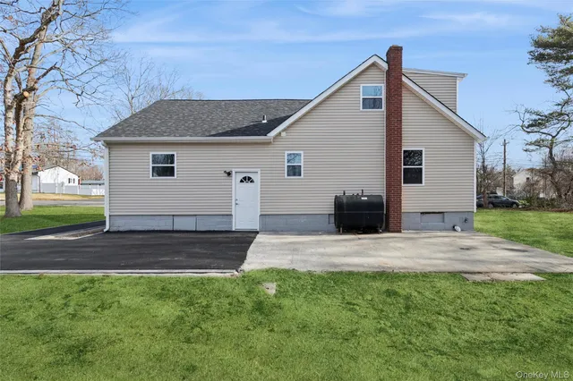 $699,990 | 232 Berkshire Drive, Farmingville, NY 11738