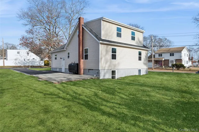 $699,990 | 232 Berkshire Drive, Farmingville, NY 11738