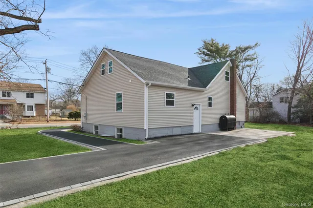 $699,990 | 232 Berkshire Drive, Farmingville, NY 11738